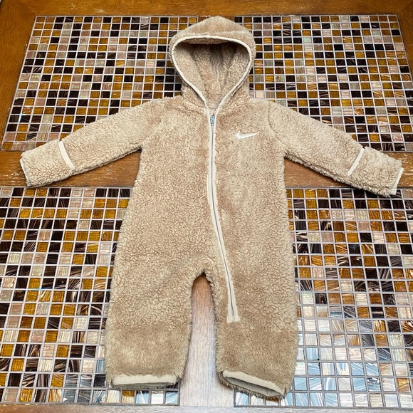 Nike Baby Hooded Fleece Sherpa Coverall - Picture 2 of 11